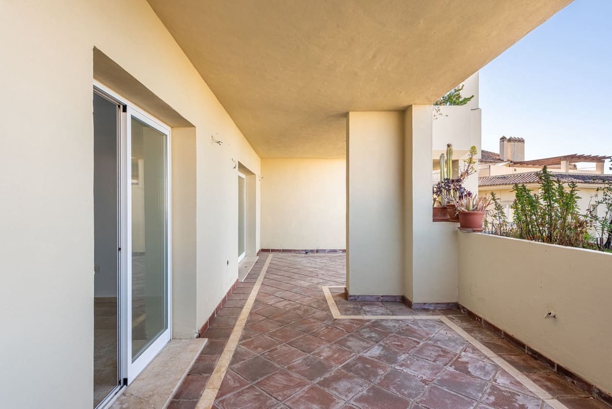 3 soveværelse Lejlighed til salg i New Golden Mile med swimmingpool garage - € 449.000 (Ref: 9805614)