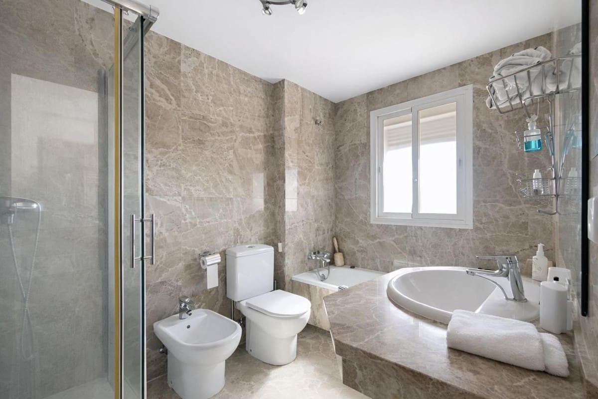 3 sypialnia Dom na sprzedaż w Buenas Noches z basenem garażem - 450 000 € (Ref: 9807504)