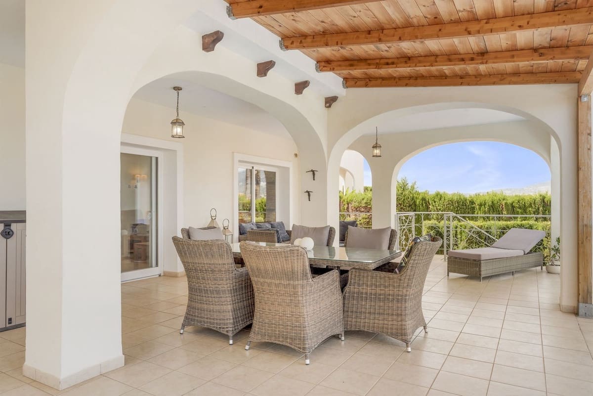 5 Zimmer Villa zu verkaufen in Mijas Costa mit Pool Garage - 995.000 € (Ref: 9809466)