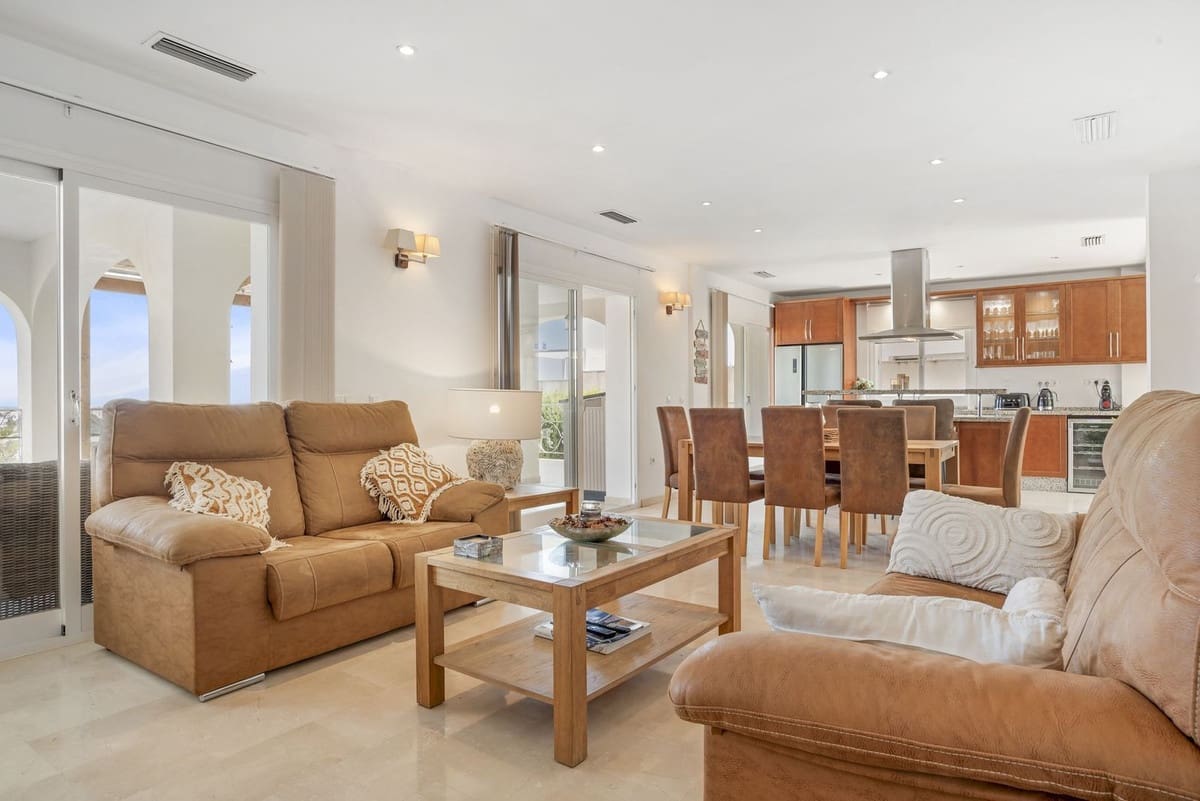 5 Zimmer Villa zu verkaufen in Mijas Costa mit Pool Garage - 995.000 € (Ref: 9809466)