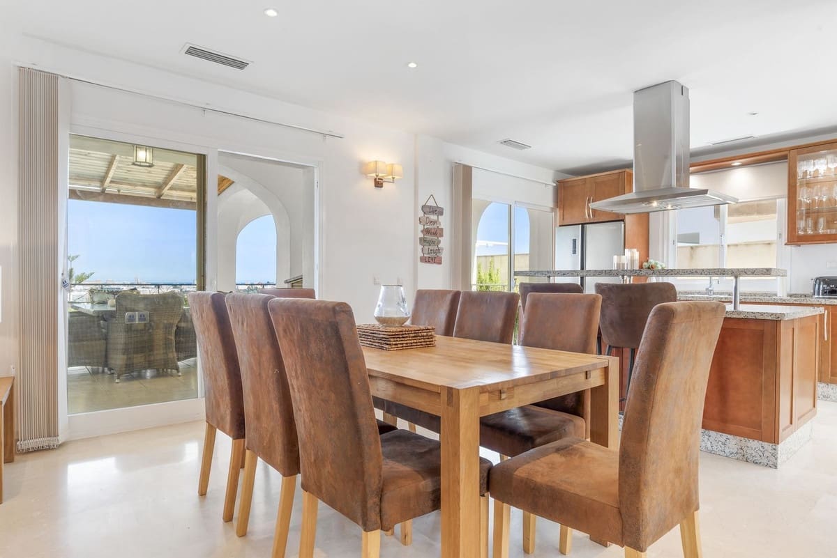 5 Zimmer Villa zu verkaufen in Mijas Costa mit Pool Garage - 995.000 € (Ref: 9809466)