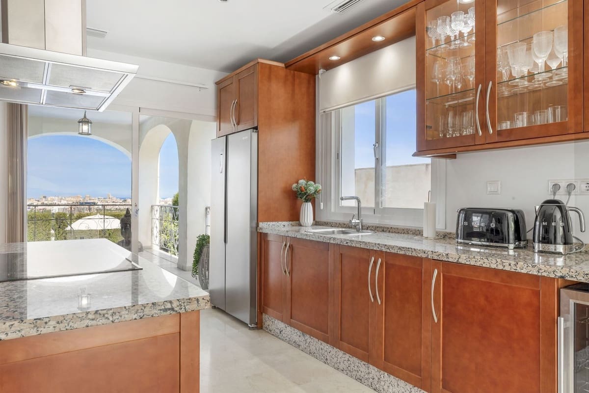 5 Zimmer Villa zu verkaufen in Mijas Costa mit Pool Garage - 995.000 € (Ref: 9809466)