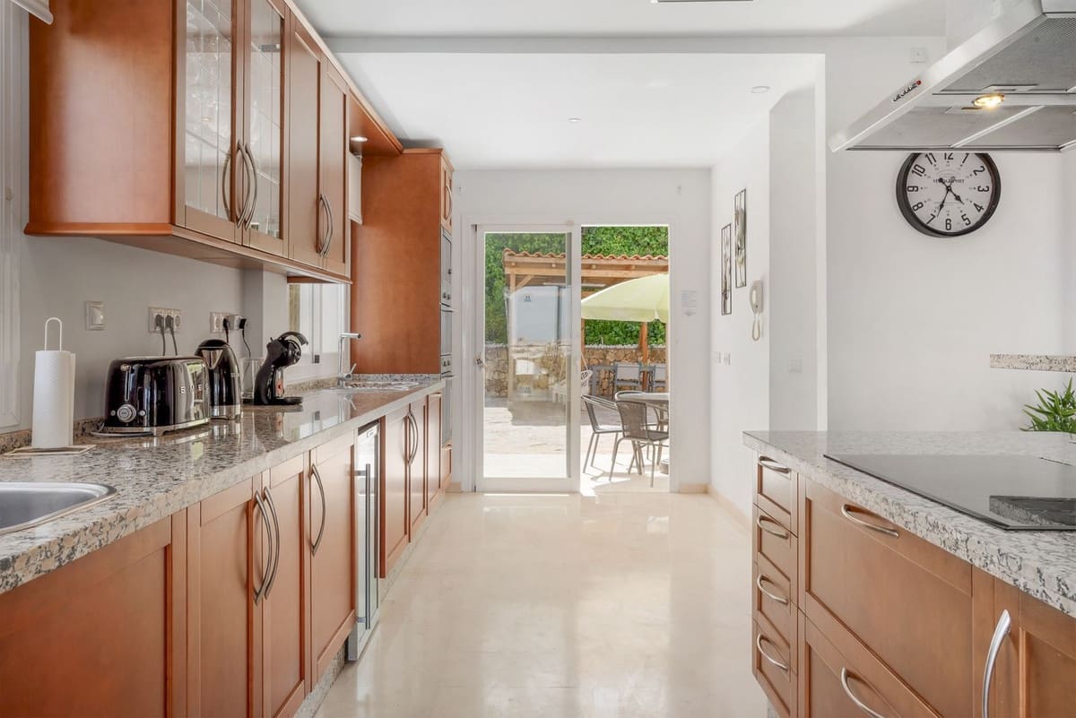 5 Zimmer Villa zu verkaufen in Mijas Costa mit Pool Garage - 995.000 € (Ref: 9809466)