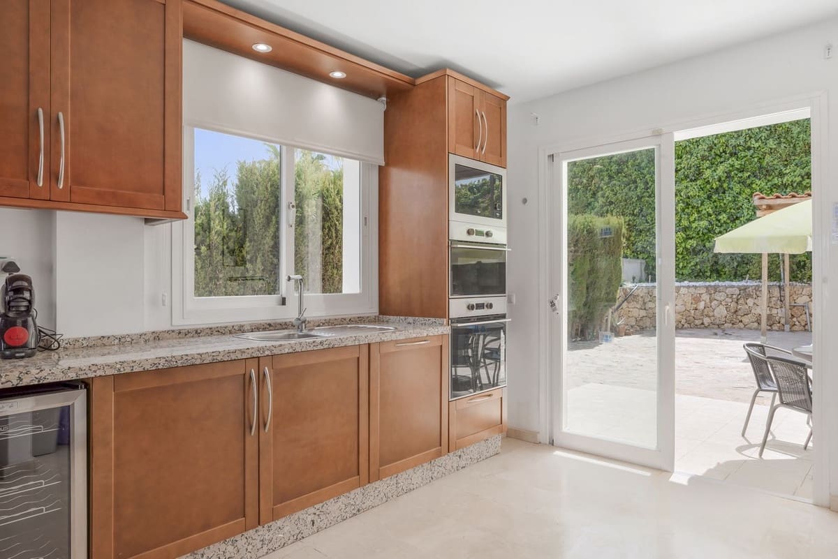 5 Zimmer Villa zu verkaufen in Mijas Costa mit Pool Garage - 995.000 € (Ref: 9809466)