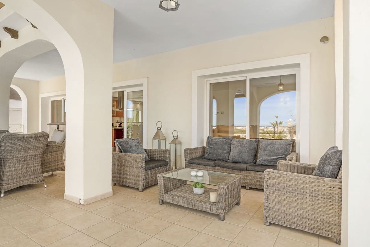 5 Zimmer Villa zu verkaufen in Mijas Costa mit Pool Garage - 995.000 € (Ref: 9809466)