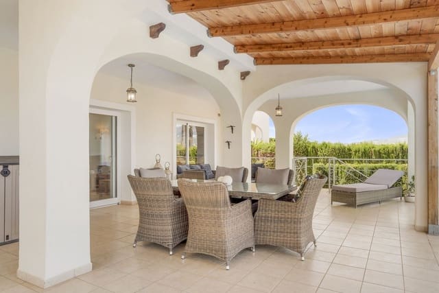 5 Zimmer Villa zu verkaufen in Mijas Costa, Mijas mit Pool Garage - 995.000 € (Ref: 9809466)