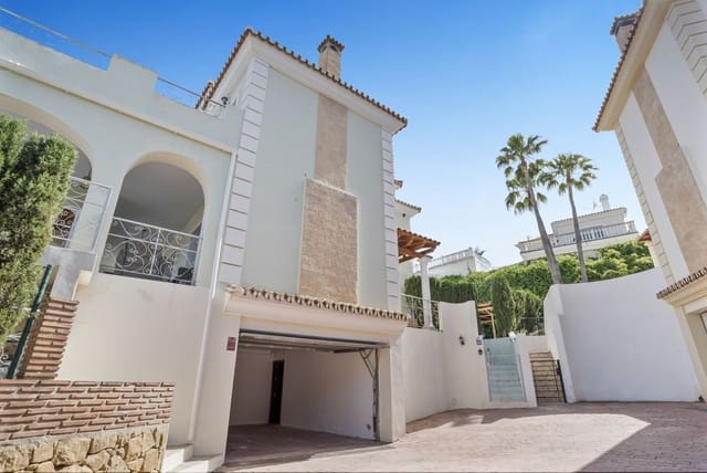 5 Zimmer Villa zu verkaufen in Mijas Costa, Mijas mit Pool Garage - 995.000 € (Ref: 9809466)