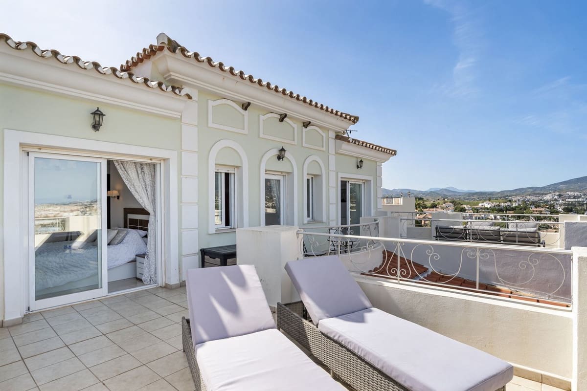 5 Zimmer Villa zu verkaufen in Mijas Costa mit Pool Garage - 995.000 € (Ref: 9809466)