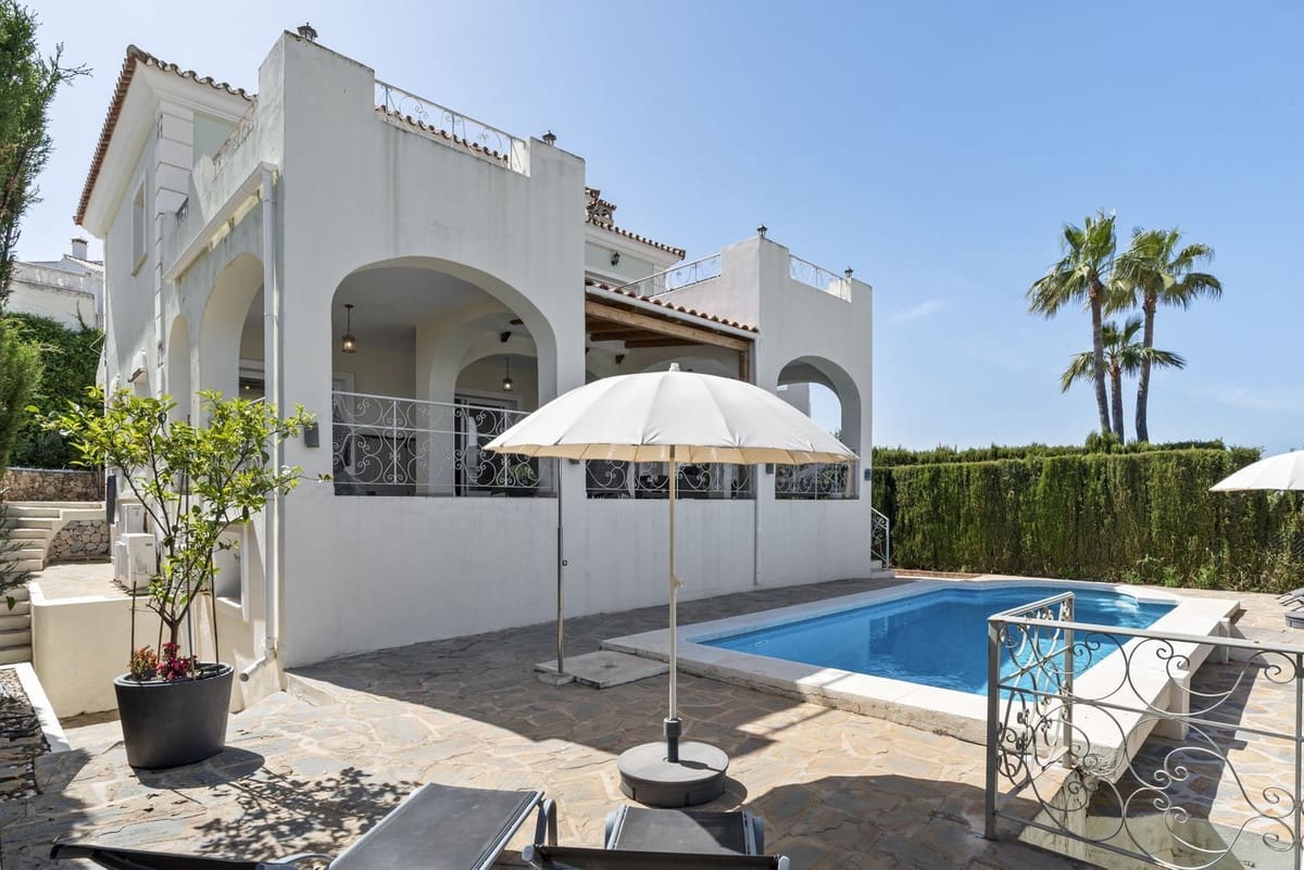 5 Zimmer Villa zu verkaufen in Mijas Costa mit Pool Garage - 995.000 € (Ref: 9809466)