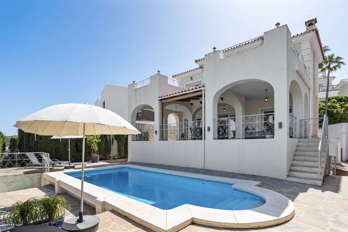 5 Zimmer Villa zu verkaufen in Mijas Costa mit Pool Garage - 995.000 € (Ref: 9809466)