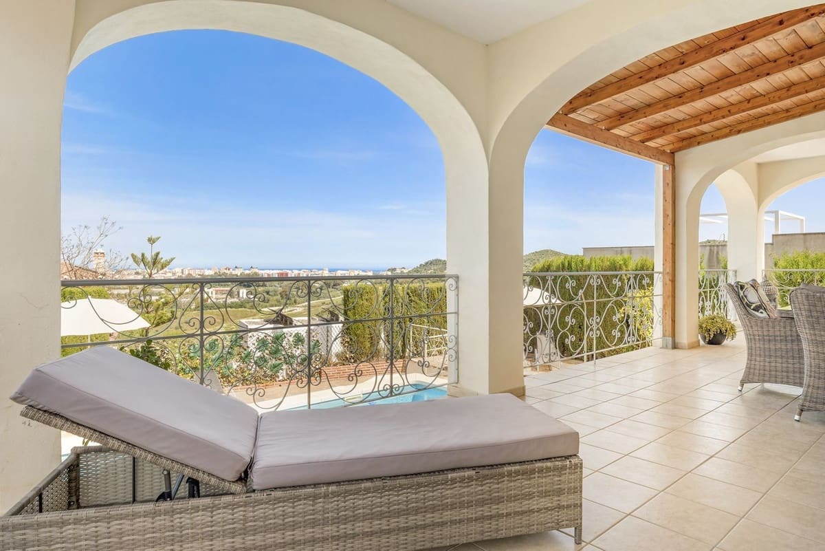 5 Zimmer Villa zu verkaufen in Mijas Costa mit Pool Garage - 995.000 € (Ref: 9809466)