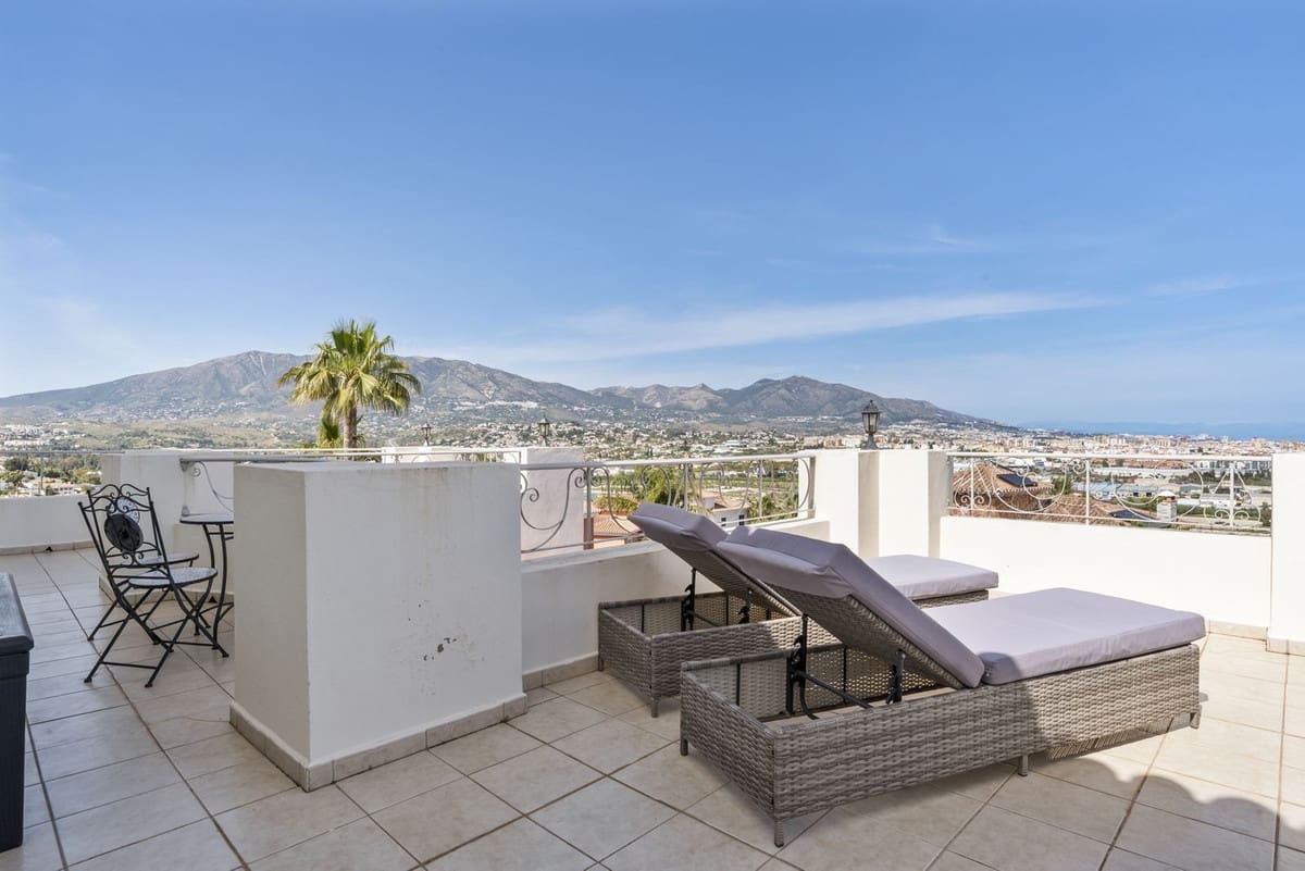 5 Zimmer Villa zu verkaufen in Mijas Costa mit Pool Garage - 995.000 € (Ref: 9809466)