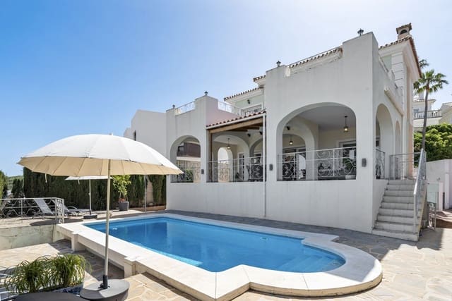 5 Zimmer Villa zu verkaufen in Mijas Costa, Mijas mit Pool Garage - 995.000 € (Ref: 9809466)