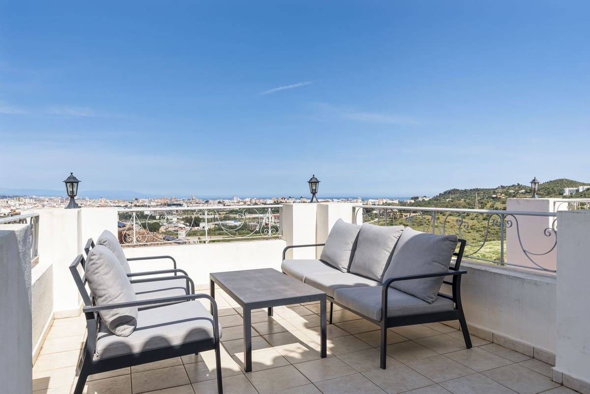 5 Zimmer Villa zu verkaufen in Mijas Costa mit Pool Garage - 995.000 € (Ref: 9809466)