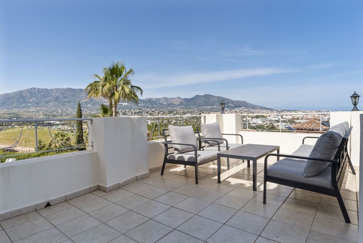 5 Zimmer Villa zu verkaufen in Mijas Costa mit Pool Garage - 995.000 € (Ref: 9809466)