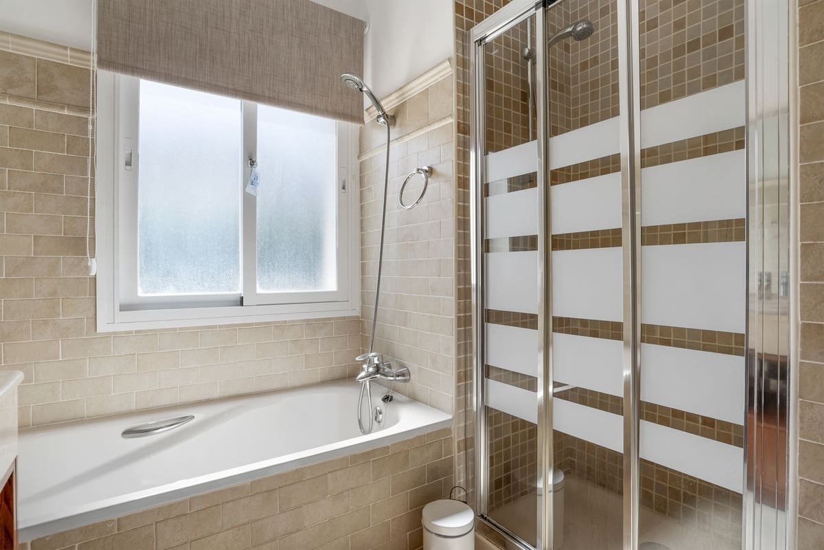 5 Zimmer Villa zu verkaufen in Mijas Costa mit Pool Garage - 995.000 € (Ref: 9809466)