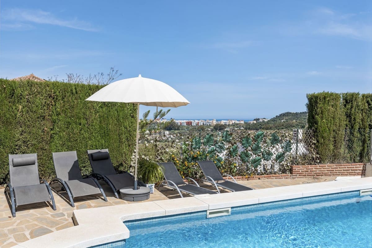 5 Zimmer Villa zu verkaufen in Mijas Costa mit Pool Garage - 995.000 € (Ref: 9809466)