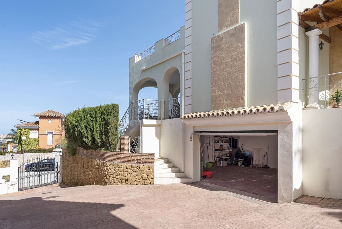 5 Zimmer Villa zu verkaufen in Mijas Costa mit Pool Garage - 995.000 € (Ref: 9809466)