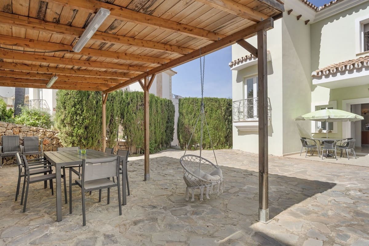 5 Zimmer Villa zu verkaufen in Mijas Costa mit Pool Garage - 995.000 € (Ref: 9809466)