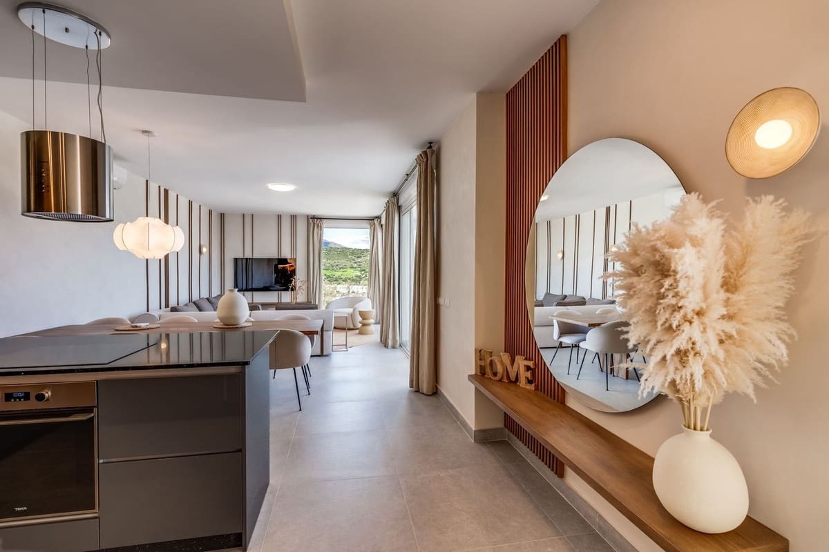 4 bedroom Villa for sale in Estepona with pool - € 1,150,000 (Ref: 9809467)