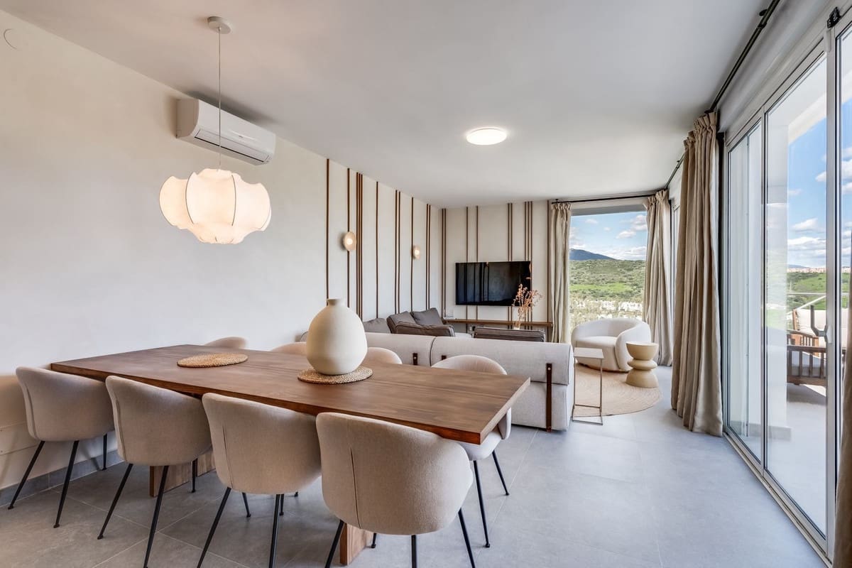 4 bedroom Villa for sale in Estepona with pool - € 1,150,000 (Ref: 9809467)