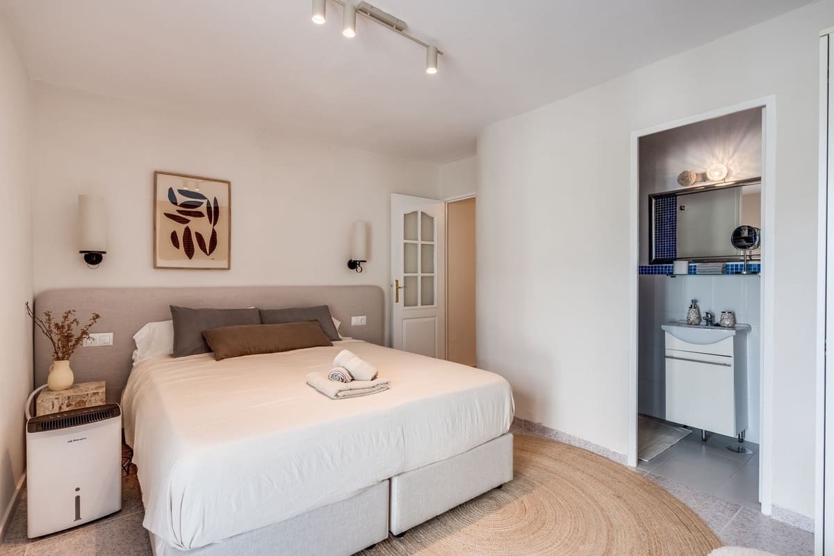 4 bedroom Villa for sale in Estepona with pool - € 1,150,000 (Ref: 9809467)