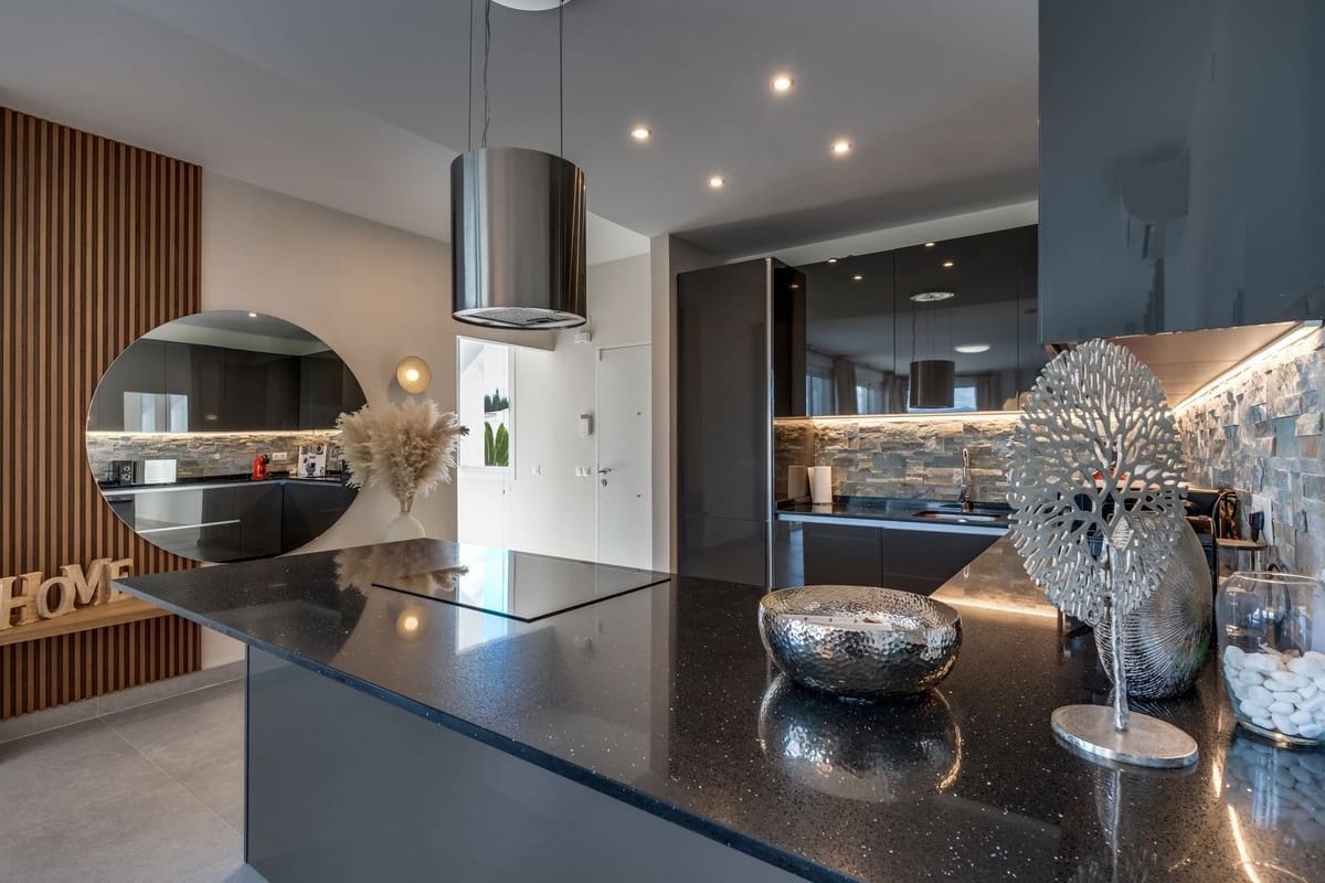 4 bedroom Villa for sale in Estepona with pool - € 1,150,000 (Ref: 9809467)