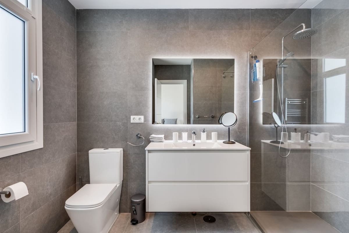 4 bedroom Villa for sale in Estepona with pool - € 1,150,000 (Ref: 9809467)