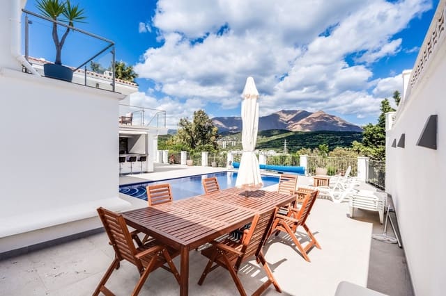 4 bedroom Villa for sale in Estepona Golf, Estepona with pool - € 1,150,000 (Ref: 9809467)