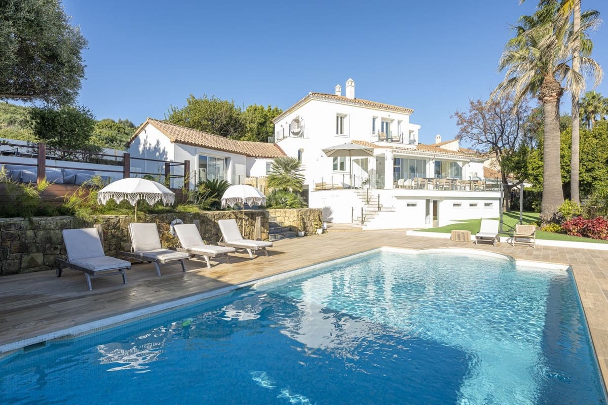 6 sypialnia Willa na sprzedaż w La Duquesa / Puerto de la Duquesa z basenem garażem - 2 800 000 € (Ref: 9813461)