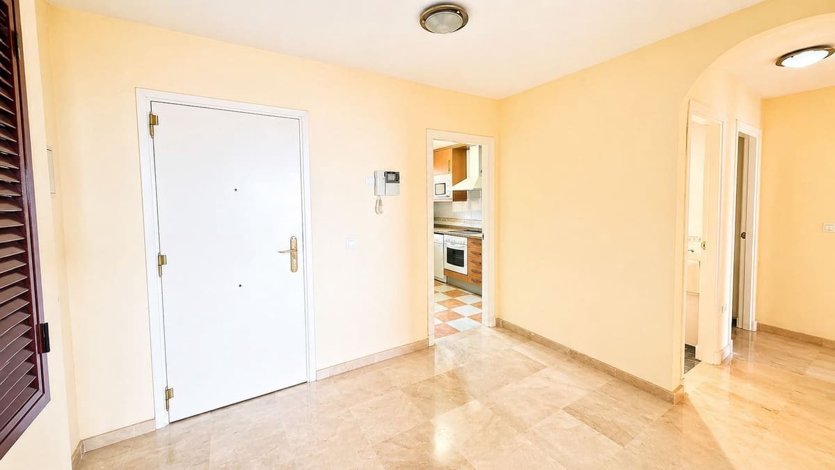2 bedroom Apartment for sale in La Duquesa / Puerto de la Duquesa with pool garage - € 275,000 (Ref: 9813548)