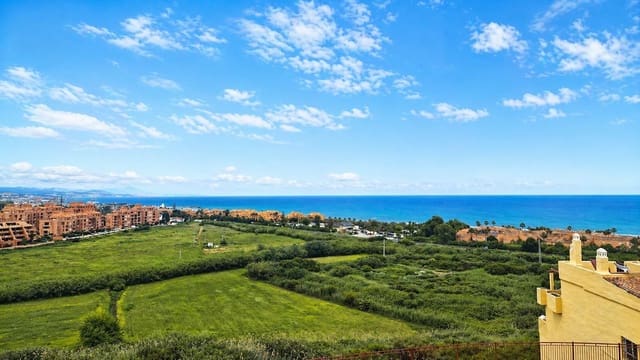 2 bedroom Apartment for sale in La Duquesa / Puerto de la Duquesa, Manilva with pool garage - € 275,000 (Ref: 9813548)