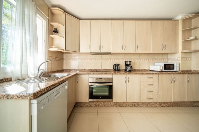 4 Zimmer Villa zu verkaufen in Fuengirola mit Pool Garage - 1.289.000 € (Ref: 9815160)