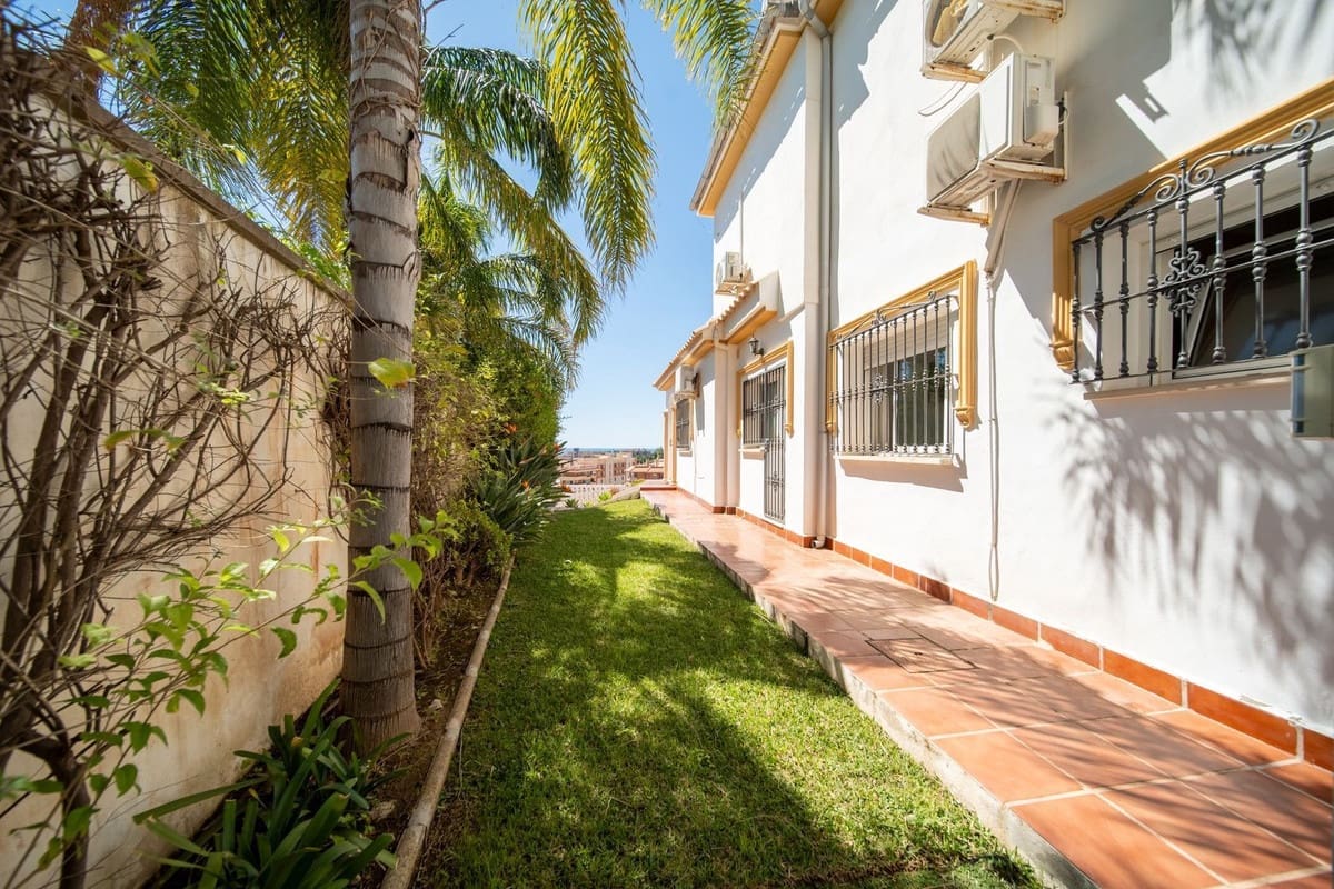 4 chambre Villa/Maison à vendre à Fuengirola avec piscine garage - 1 829 000 € (Ref: 9815160)