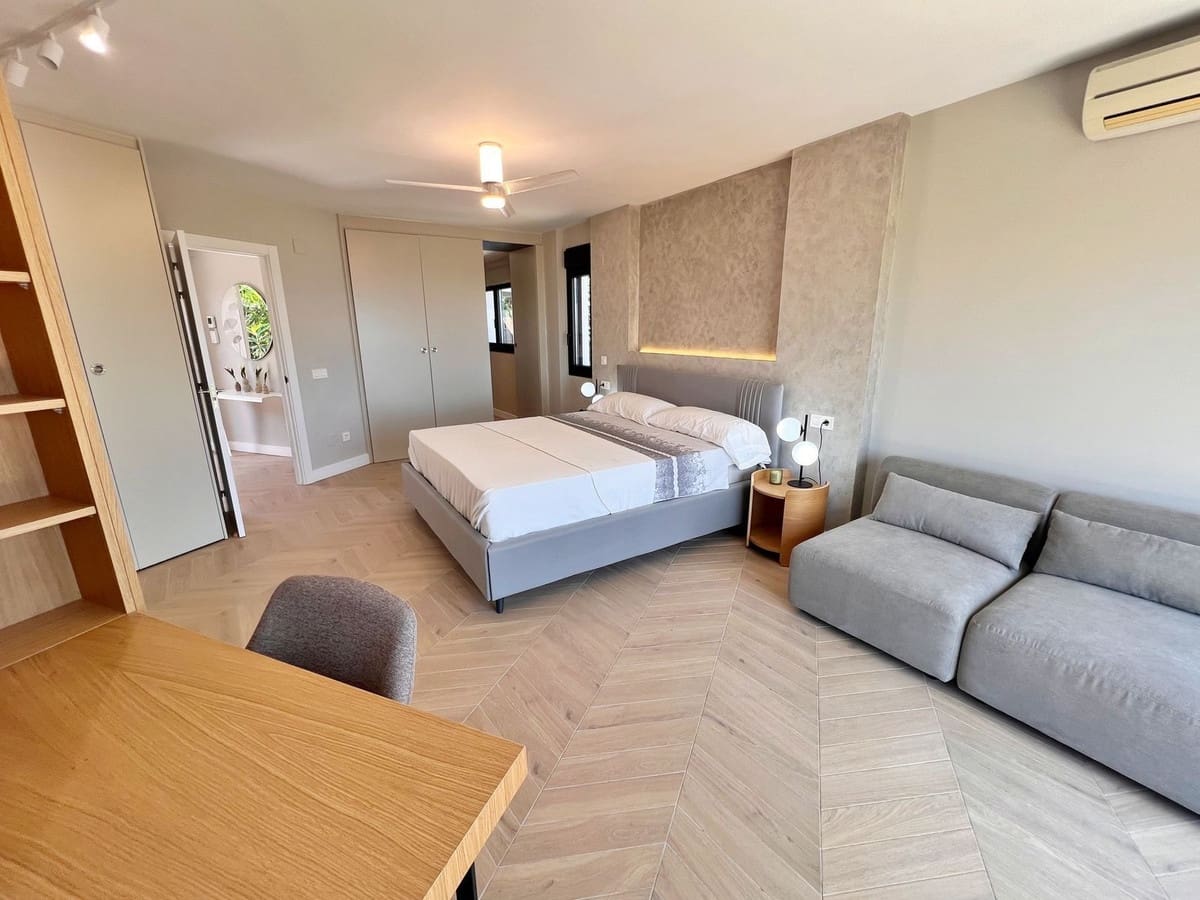 5 makuuhuone Huvila myytävänä paikassa Riviera del Sol mukana uima-altaan 
autotalli - 1 595 000 € (Ref: 9816298)