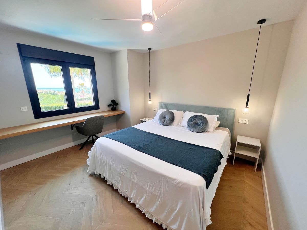 5 makuuhuone Huvila myytävänä paikassa Riviera del Sol mukana uima-altaan 
autotalli - 1 595 000 € (Ref: 9816298)