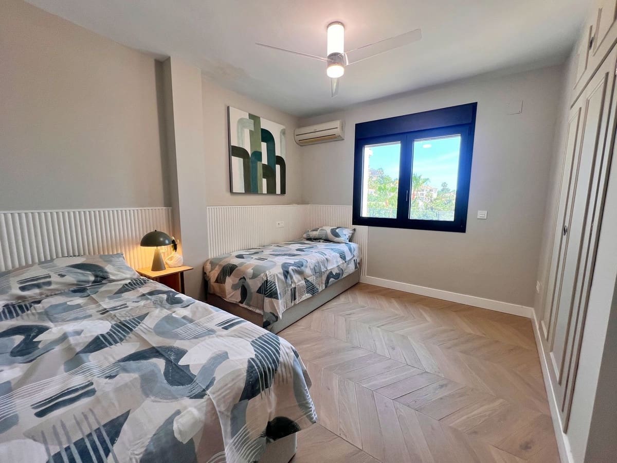 5 makuuhuone Huvila myytävänä paikassa Riviera del Sol mukana uima-altaan 
autotalli - 1 595 000 € (Ref: 9816298)