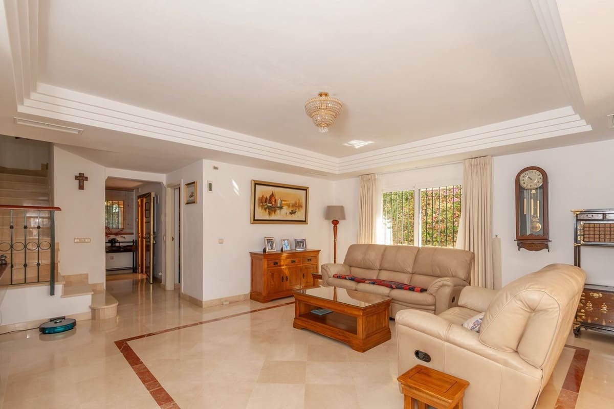 Casa de 4 habitaciones en Riviera del Sol en venta con piscina garaje - 549.000 € (Ref: 9830402)