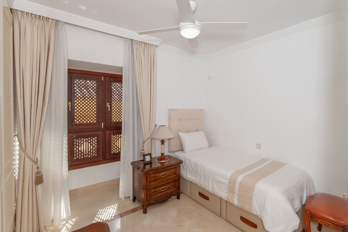 Casa de 4 habitaciones en Riviera del Sol en venta con piscina garaje - 549.000 € (Ref: 9830402)