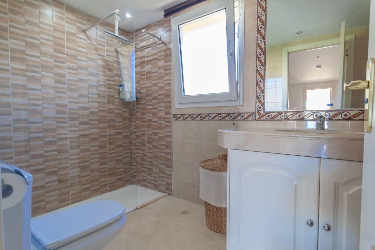 Casa de 4 habitaciones en Riviera del Sol en venta con piscina garaje - 549.000 € (Ref: 9830402)