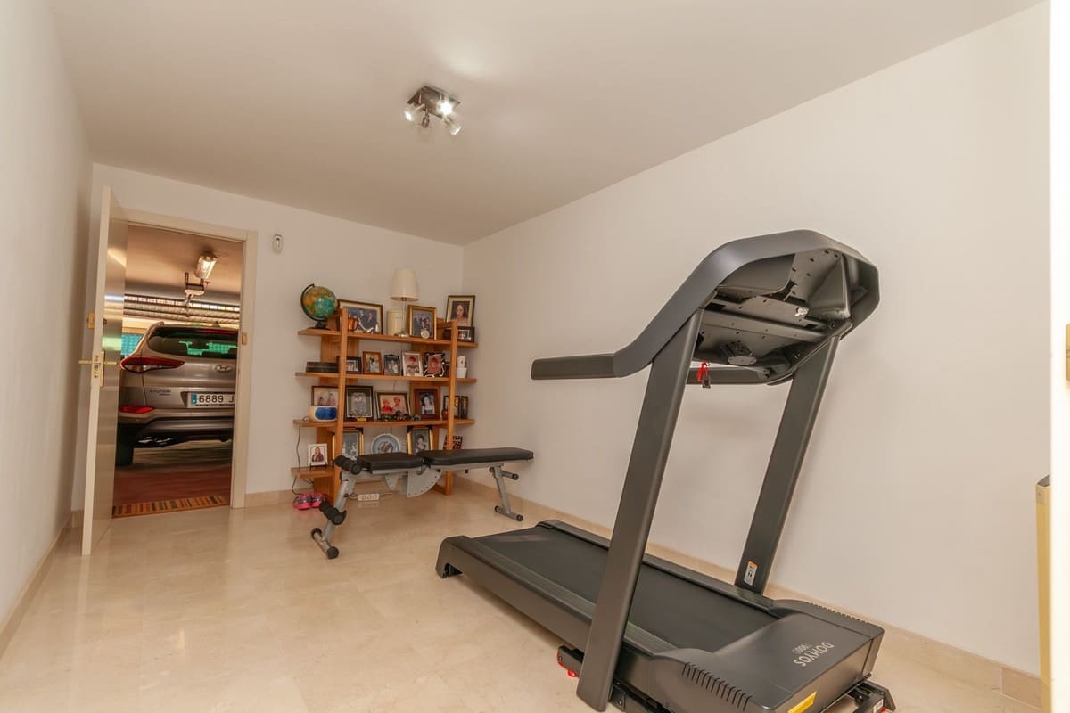 Casa de 4 habitaciones en Riviera del Sol en venta con piscina garaje - 549.000 € (Ref: 9830402)
