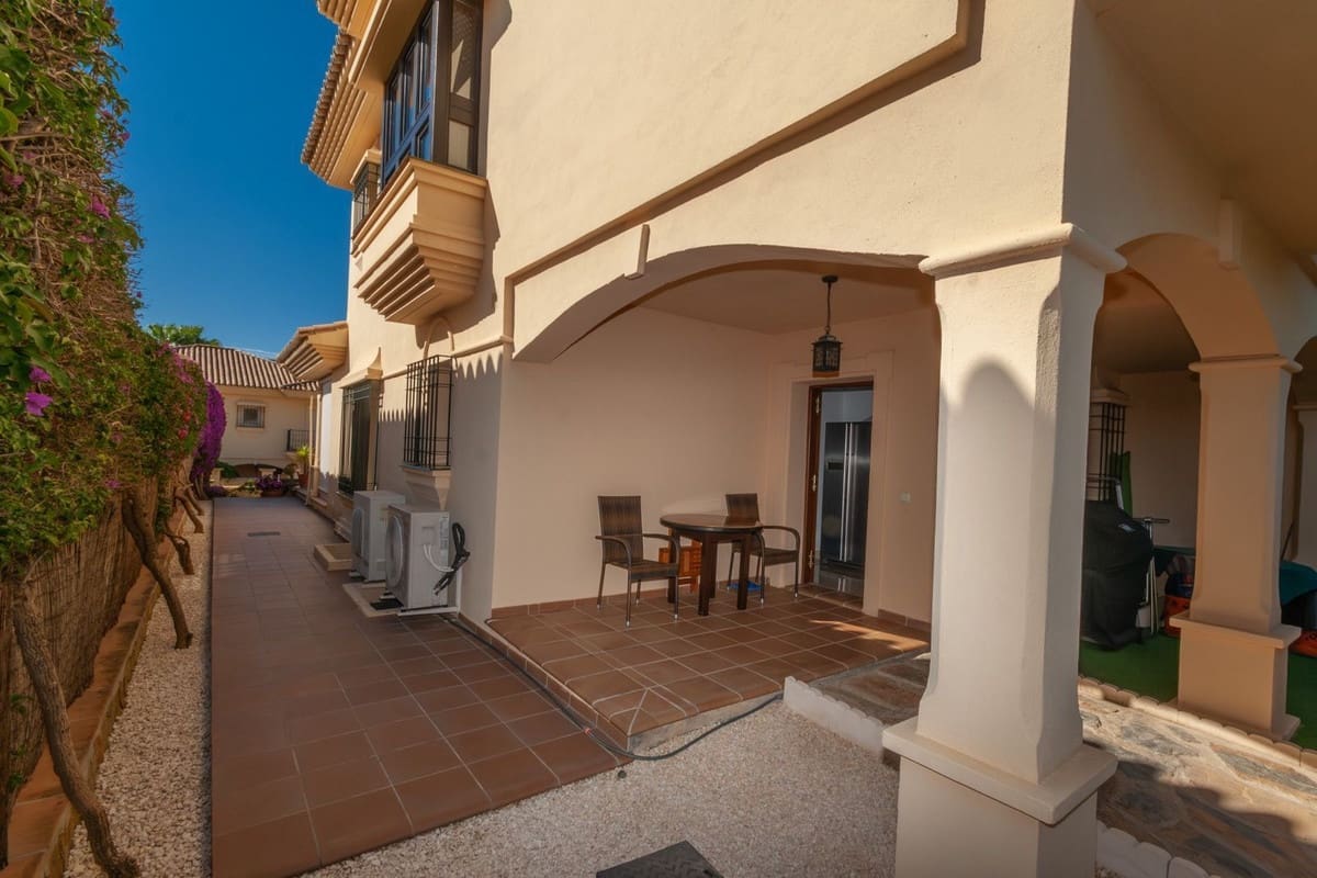 Casa de 4 habitaciones en Riviera del Sol en venta con piscina garaje - 549.000 € (Ref: 9830402)
