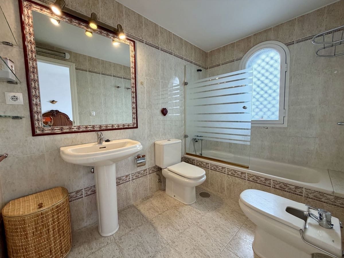 3 soverom Leilighet til salgs i Estepona med svømmebasseng garasje - € 460 000 (Ref: 9832354)