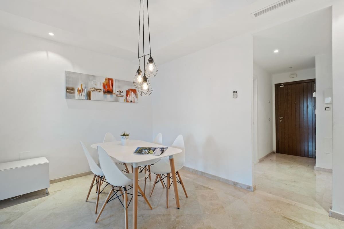 2 chambre Appartement à vendre à Nueva Andalucia avec piscine garage - 368 000 € (Ref: 9832355)