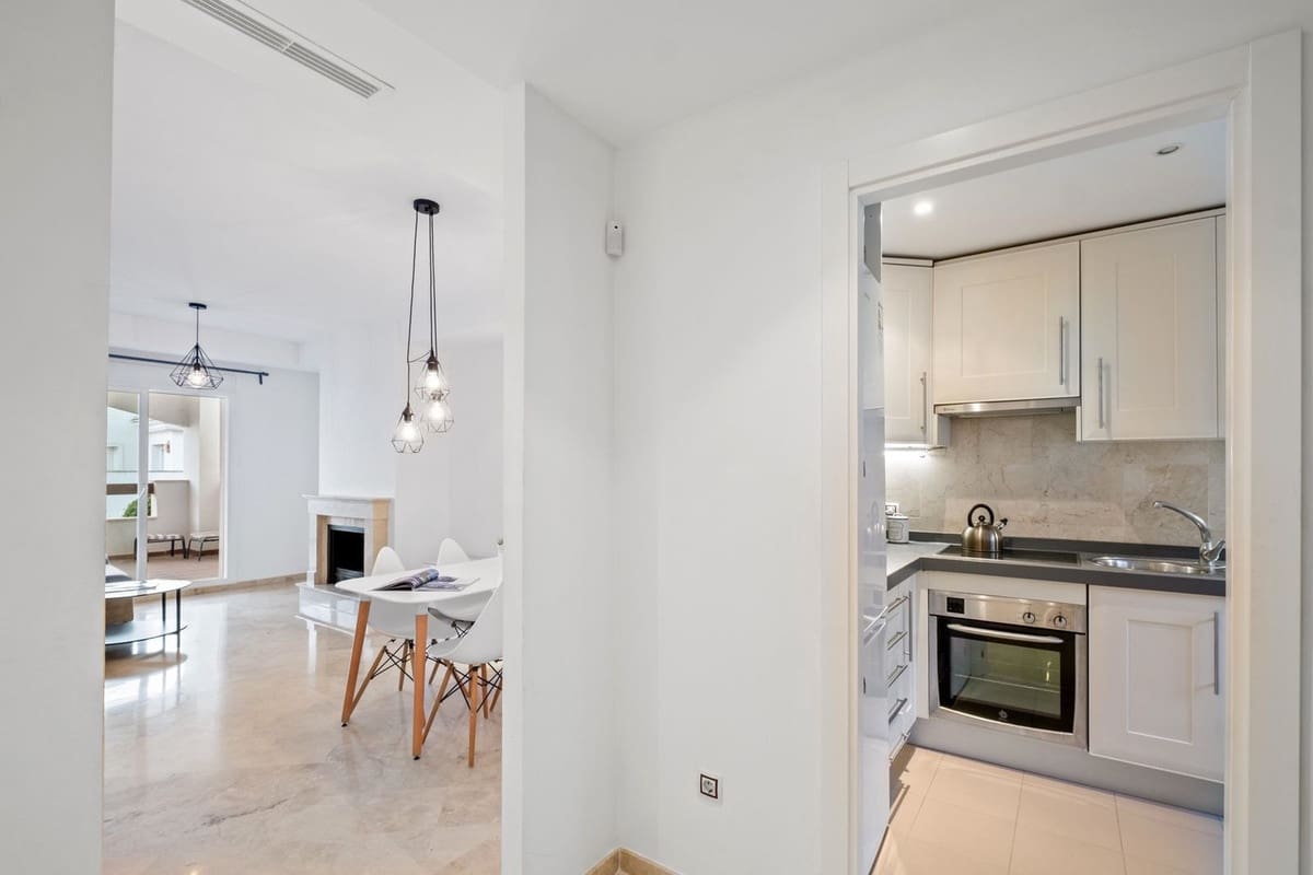 2 chambre Appartement à vendre à Nueva Andalucia avec piscine garage - 368 000 € (Ref: 9832355)