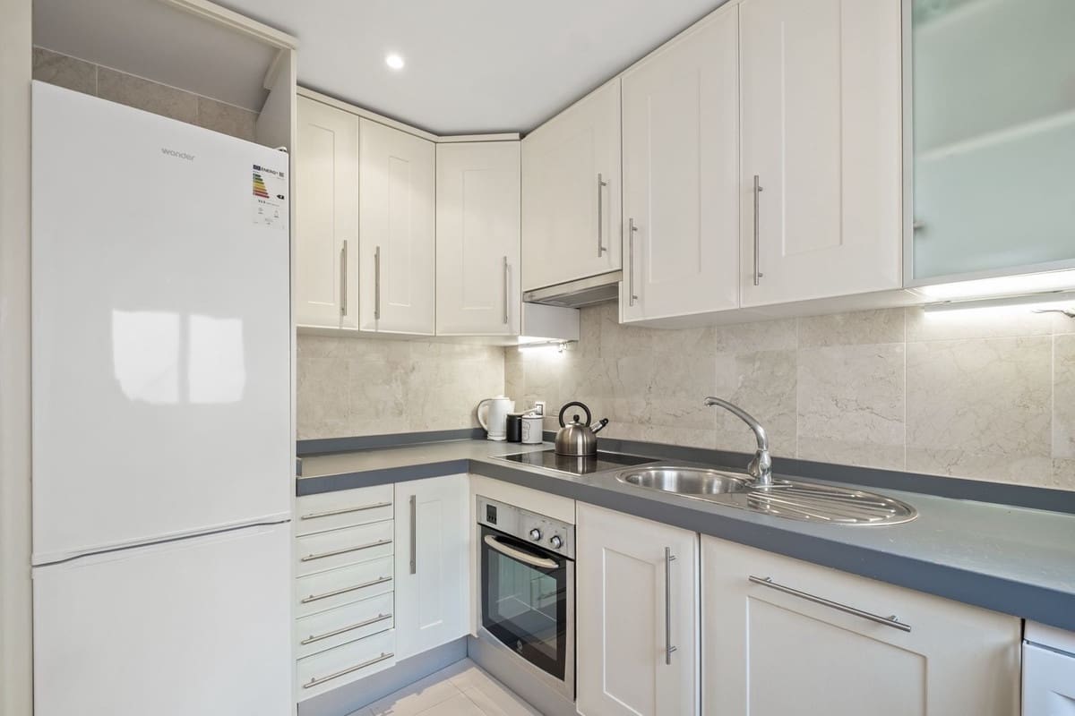 2 chambre Appartement à vendre à Nueva Andalucia avec piscine garage - 368 000 € (Ref: 9832355)