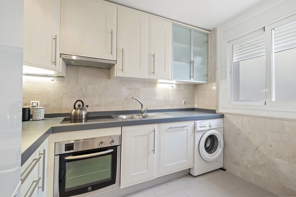 2 chambre Appartement à vendre à Nueva Andalucia avec piscine garage - 368 000 € (Ref: 9832355)