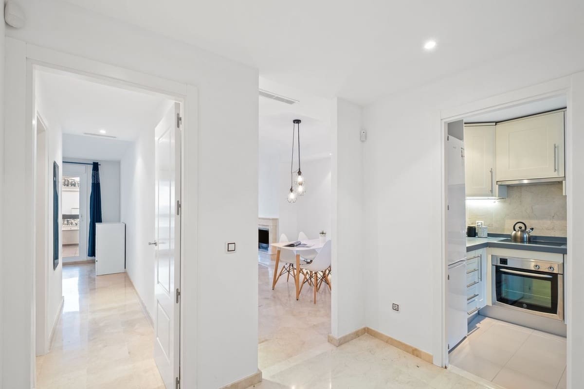 2 chambre Appartement à vendre à Nueva Andalucia avec piscine garage - 368 000 € (Ref: 9832355)