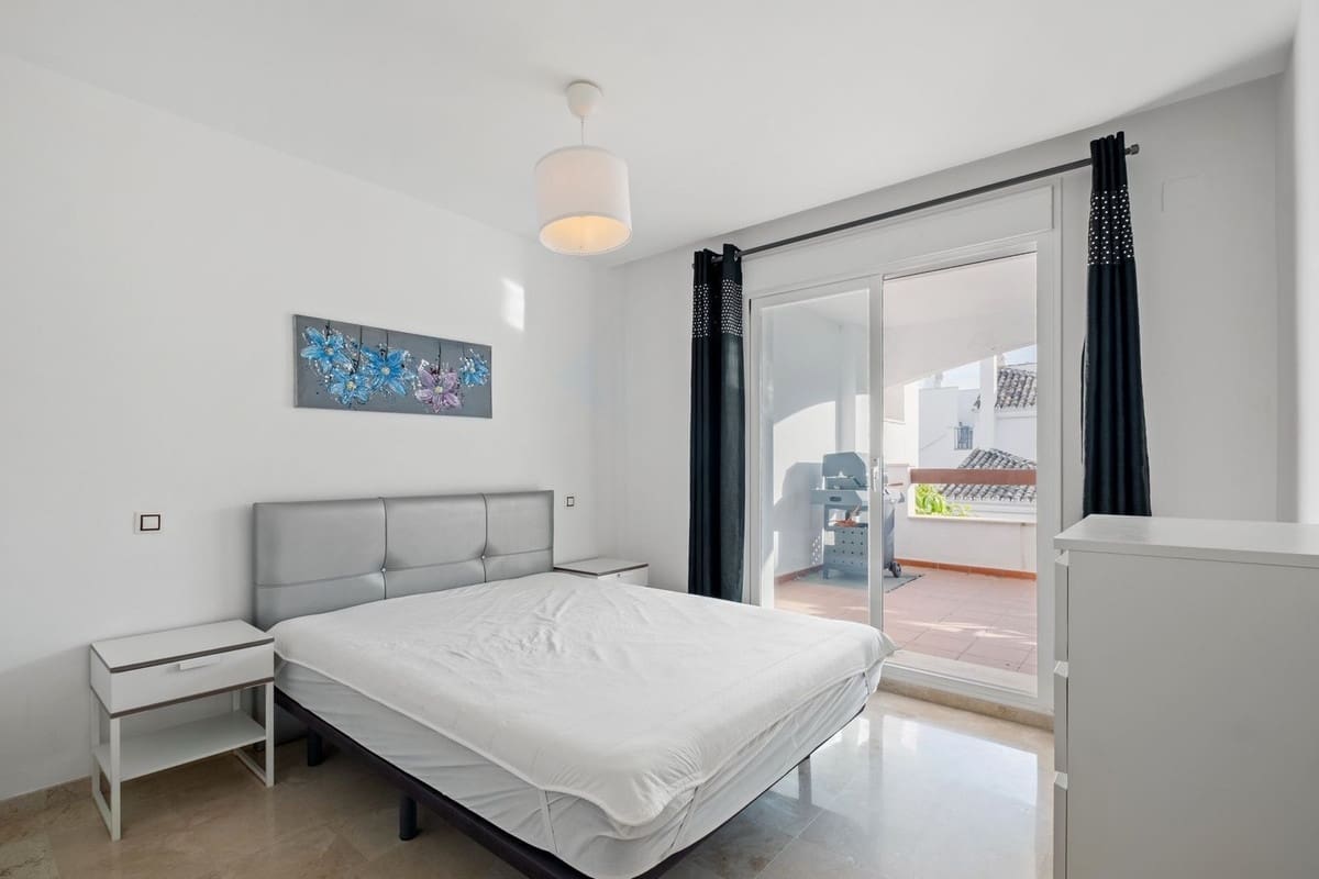 2 chambre Appartement à vendre à Nueva Andalucia avec piscine garage - 368 000 € (Ref: 9832355)