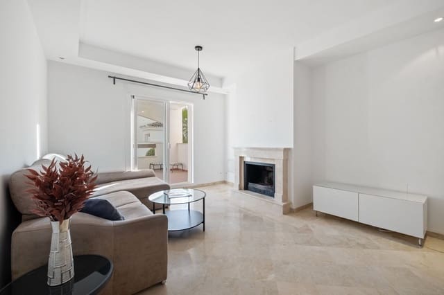 2 chambre Appartement à vendre à Nueva Andalucia, Marbella avec piscine garage - 368 000 € (Ref: 9832355)